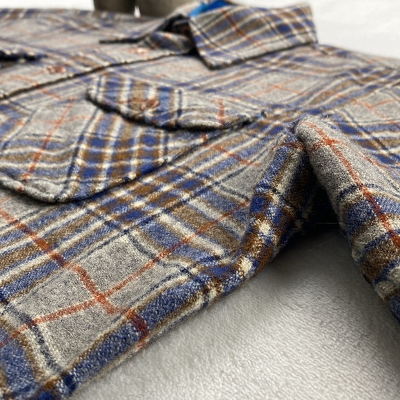 JCPenney Vintage Virgin Wool Plaid Long Sleeve Button Up Flannel Shirt - Picture 9 of 16